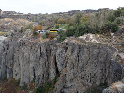 The main parking lot at Shoshone Falls