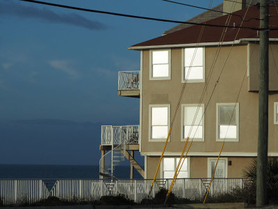 Reflection of light from the morning sun at the beach