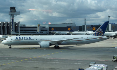 United B787-10 Dreamliner at FRA