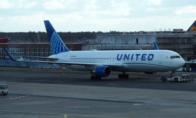 United Airlines Boeing 767-322(ER) at FRA