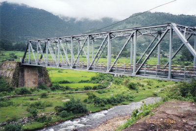 Bridge over river on the way to Kausani