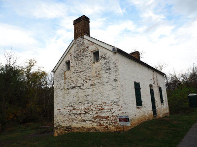 Nov 1st - Lock house for lock 25 at Edwards Ferry