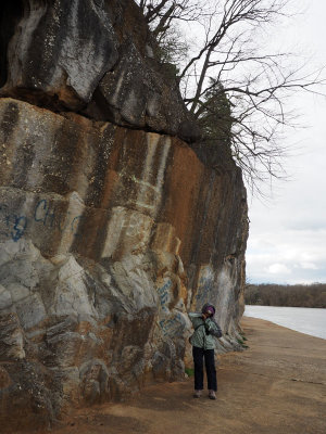 The cliff beside the river