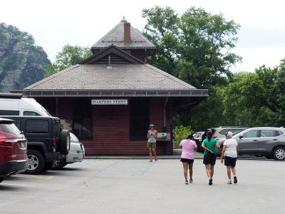 Parking at Harpers Ferry train station