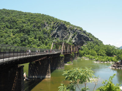 Railroad bridge across Potomac in front of Maryland Heights