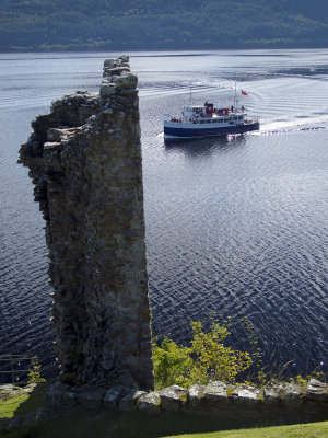 Jacobite Queen approaching Urquhart Castle