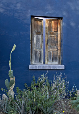 Blue Wall w Shutters 6120.jpg