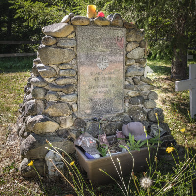 Indian Henry's Grave Monument