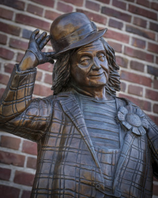 Guppo the Clown Statue