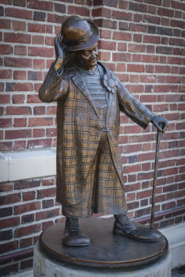 Guppo the Clown Statue