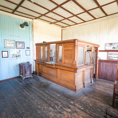 Old Molson - Ghost Town