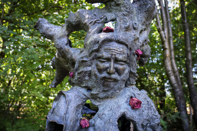 Jerry Garcia Tree Sculpture