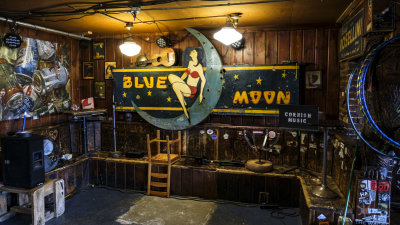 Blue Moon Tavern