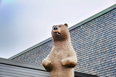 Grizzley Bear Statue