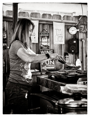 High-Contrast-Jamie-Dishing-up-a-Tommy-Burger.jpg