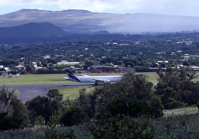 LATAM B 787 Dreamliner is landing.