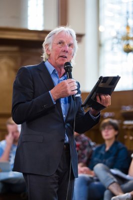 Freek de Jonge tijdens Freek de Leek in de Waalse kerk te Amsterdam 2015