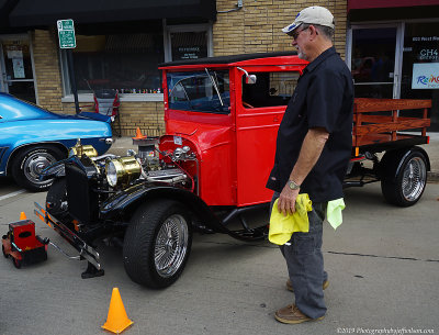 garland_car_show