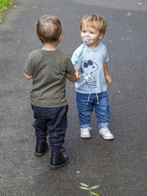 SheldonWithArchie&Charlie32.jpg