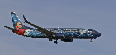 Westjet (Micky Mouse Livery)