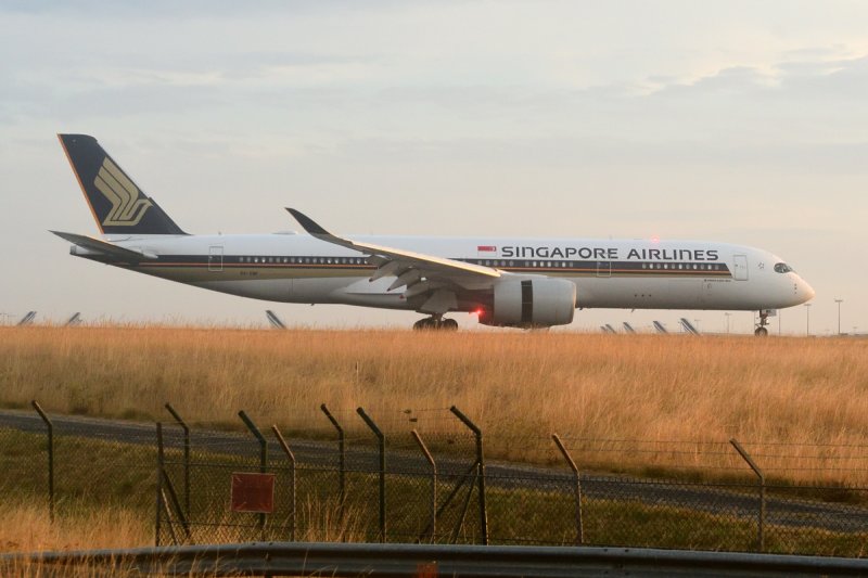Singapore  Airlines Airbus A350-900 9V-SMK