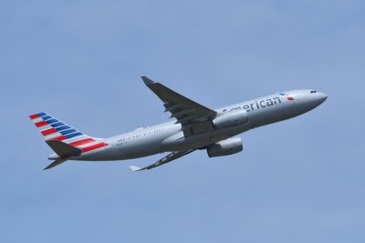 American Airbus A330-200 N281AY