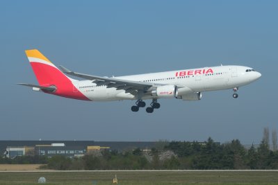 Iberia Airbus A330-200 EC-MNK