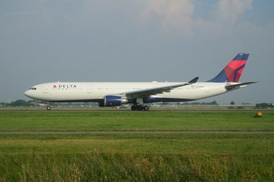 Delta Airbus A330-300 N828NW