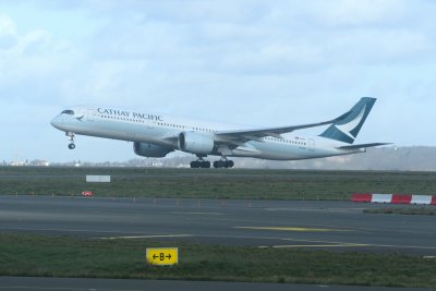 Cathay Pacific Airbus A350-900 B-LRQ