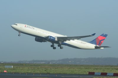 Delta Airbus A330-300 N829NW