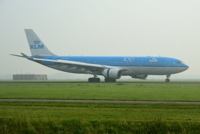 KLM Airbus A330-200 PH-AOE