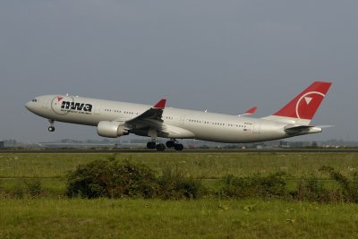Nortwest Airbus A330-300 N809NW