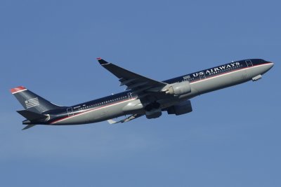 US Airways Airbus A330-300 N674UW