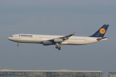 Lufthansa Airbus A340-300 D-AIGX