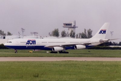 AOM Airbus A340-300 F-GTUB