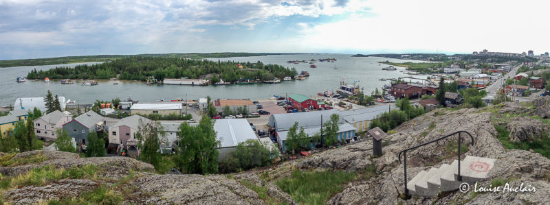 Vue du Bush Pilot monument