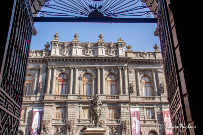 Muse national d'art et la statue questre de Carlos IV