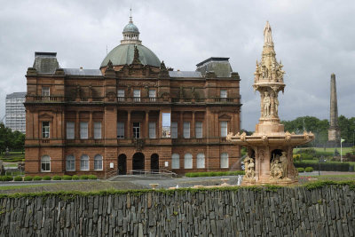 Glasgow, Doulton Fountain and Peoples Palace