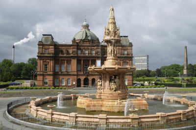 Glasgow, Doulton Fountain and People's Palace