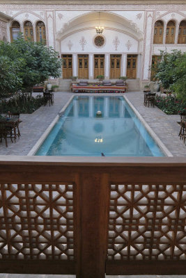 Kashan, Mahinestan Raheb Hotel