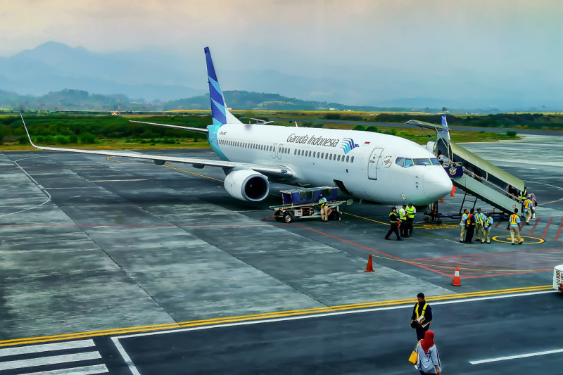 Garuda 737-800 PK-GNR @ MLG Airport