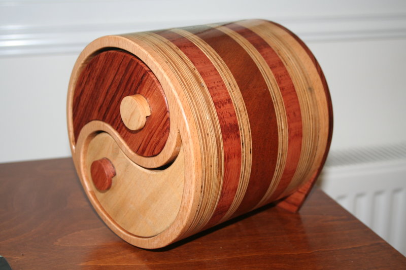 Tube yin yang box