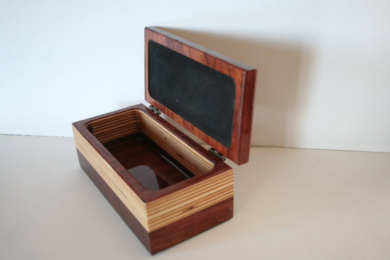 Cigarette box