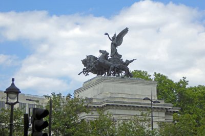 Venus and the Quadriga were added to the Wellington Arch in 1912