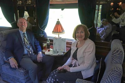 Pre-lunch drinks in the Bar Car