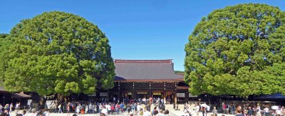 Meji Shrine is dedicated to the deified spirits of Emperor Meiji and his wife, Empress Shoken