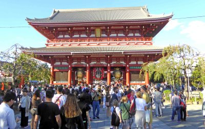 The Hozomon is the main gate (10th century) to Sensoji Temple