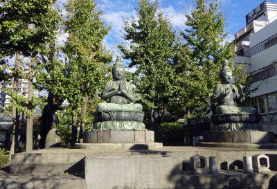 The Nisonbutsu in Tokyo depict the Bodhisa Seshi on the left and Bodhisattva Avalokiteshvara on the right