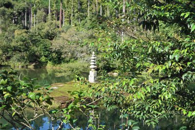 An-min-taku Pond has never dried up and contains Hakuja-no-tsuka (white snake mound) Pagoda