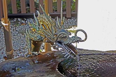 Dragon fountain at Yasaka Shrine